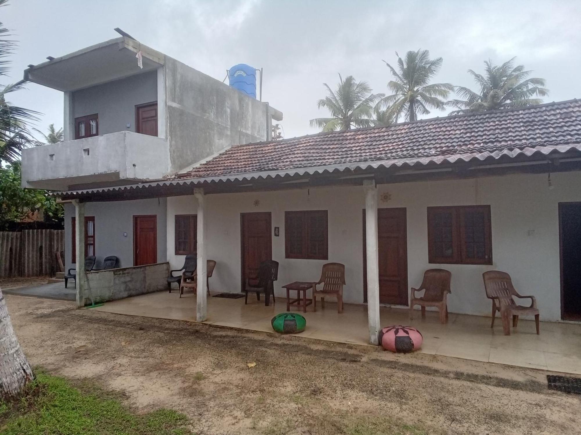 Kusuma'S Lazy Left Hotel Midigama East Exterior foto
