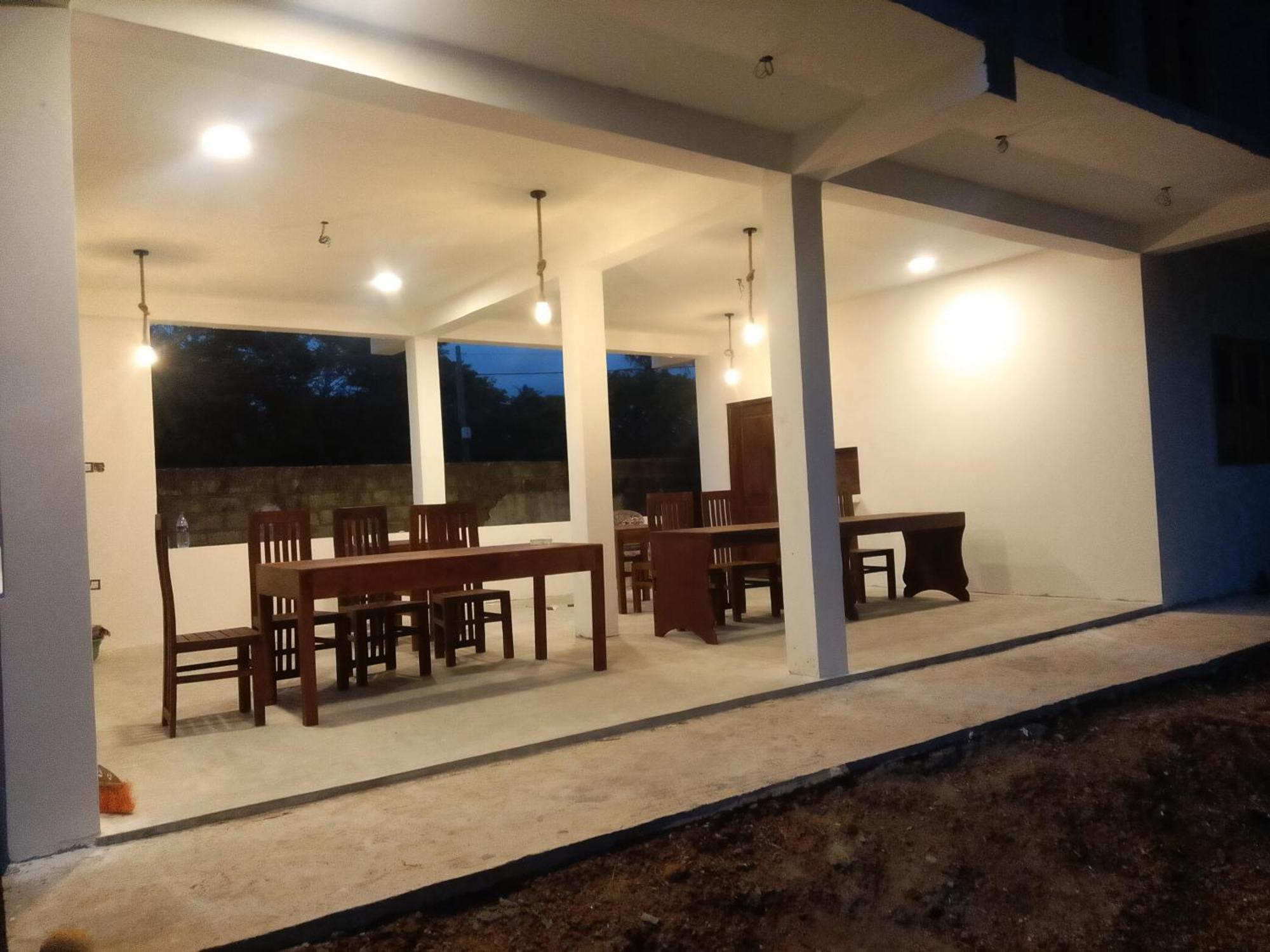 Kusuma'S Lazy Left Hotel Midigama East Exterior foto