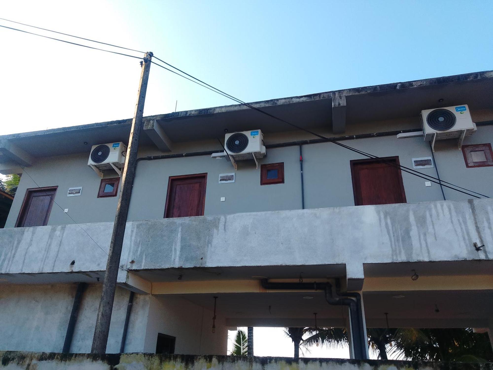 Kusuma'S Lazy Left Hotel Midigama East Exterior foto