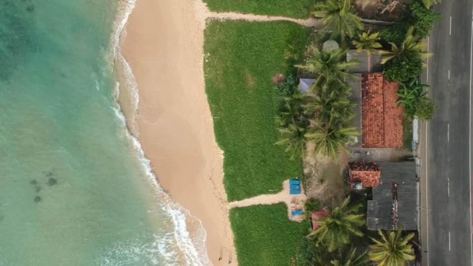 Kusuma'S Lazy Left Hotel Midigama East Exterior foto